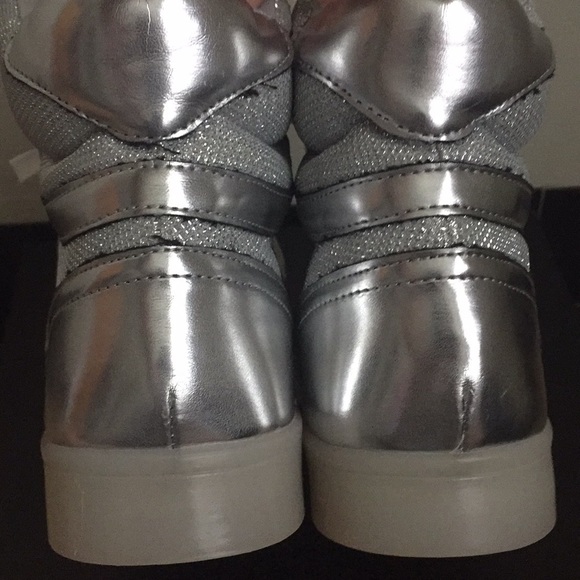 Women's sneakers size 8 1/2 no tear just used - Picture 5 of 8